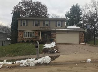 3807 Fernwood Ct, Davenport, IA 52807