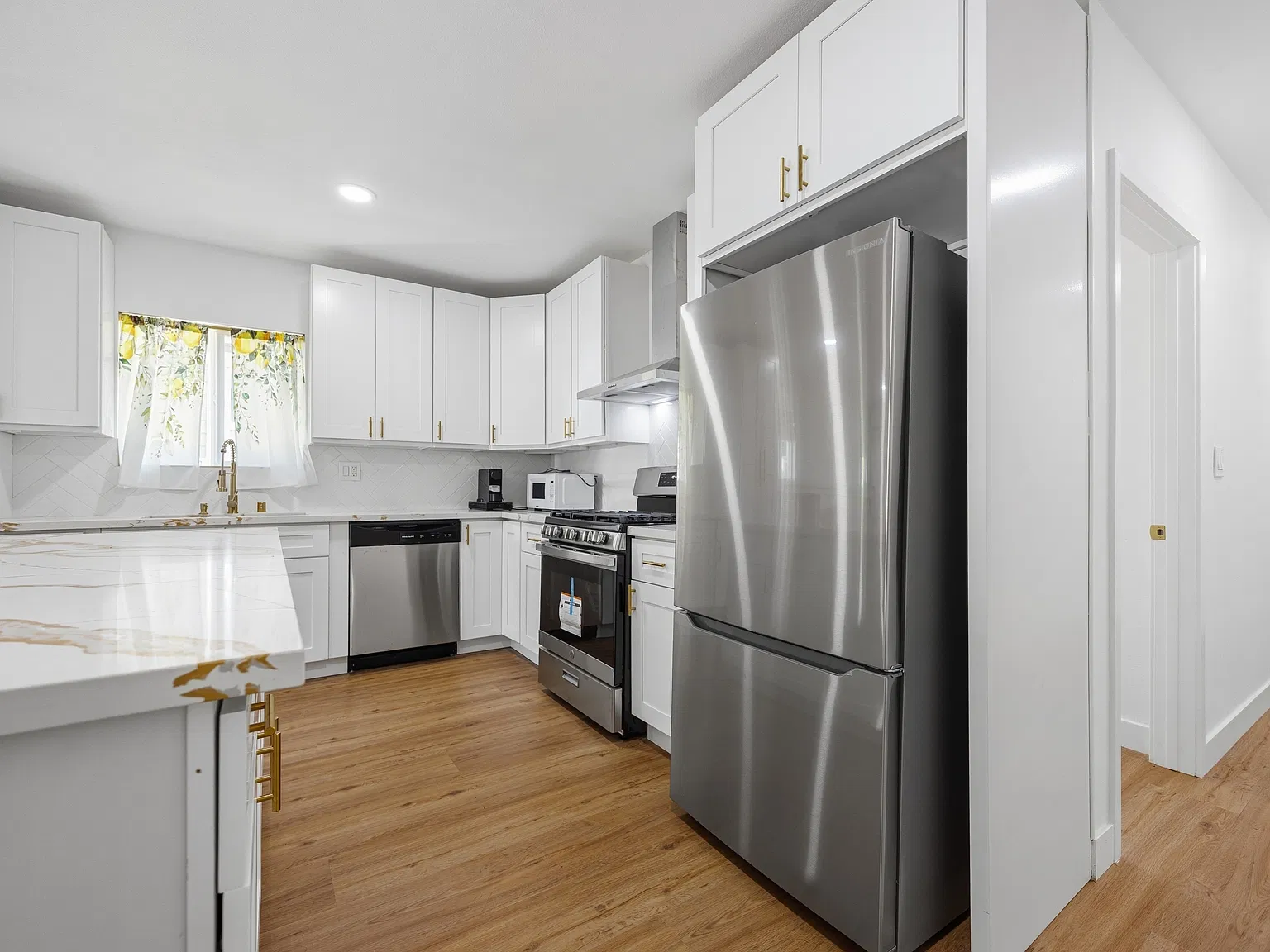 620 West 42nd Place - 1 — Photo 3