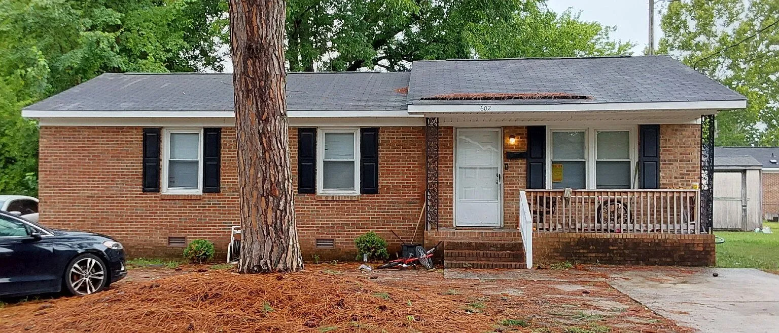 3 bed, 1.0 bath, 1125 sqft, $1,000 — Photo 1