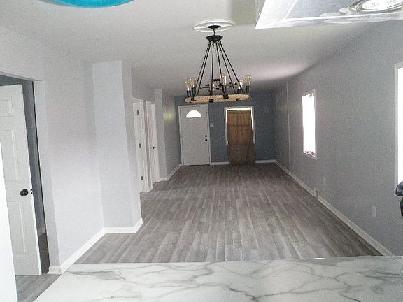 3rd image of 2105 W Ottawa Ave