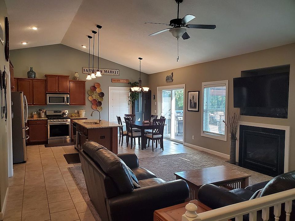 living room/kitchen