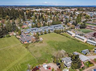 1000 E Lincoln St, Woodburn, OR 97071