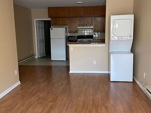 5th image of 927 N American St Unit 1