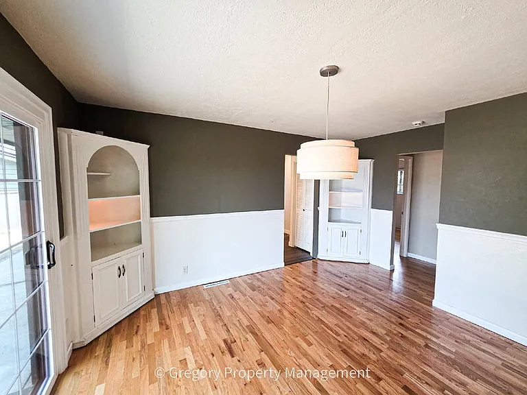 1715 Holbrook Ave — Photo 7