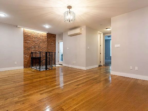 4th image of 334 Chauncey St APT 1B
