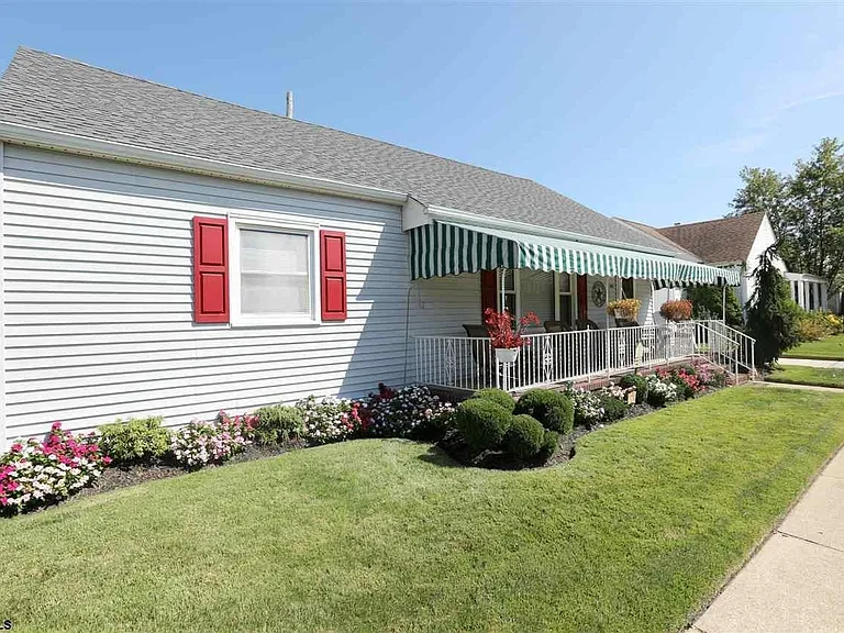 411 N Delavan Ave — Photo 22