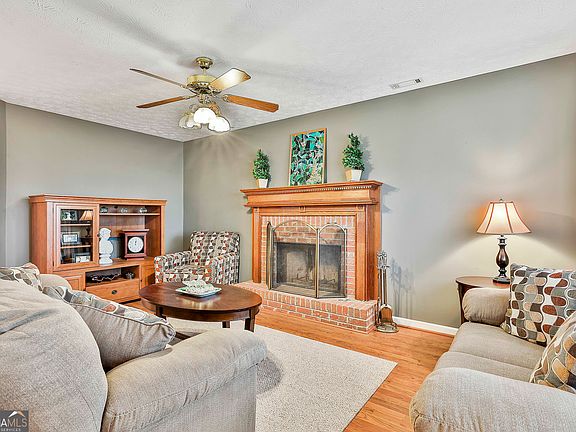 5th image of 809 Lora Smith Rd