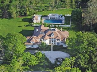 178 Edge Of Woods Rd, Southampton, NY 11968