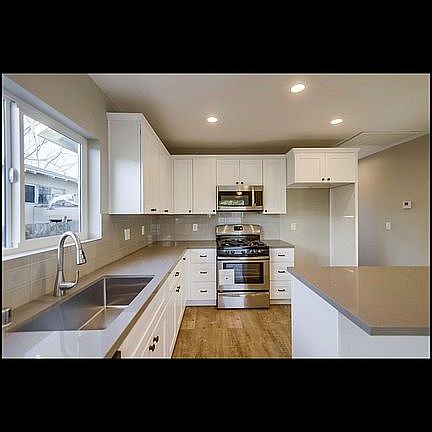 5th image of 3292 J St