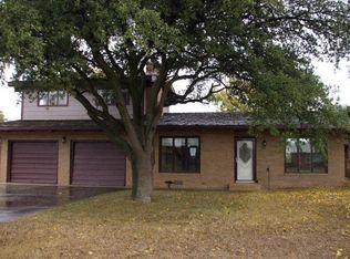 1212 Borger St, Plainview, TX 79072