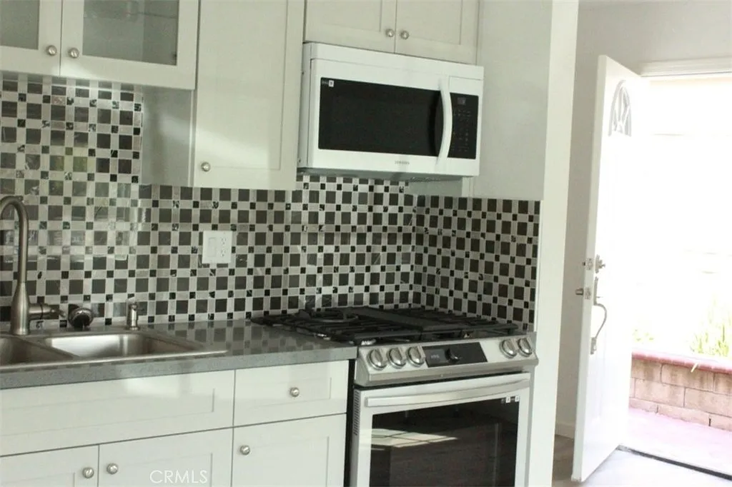 1 bed, 500 sqft, $2,200 — Photo 4