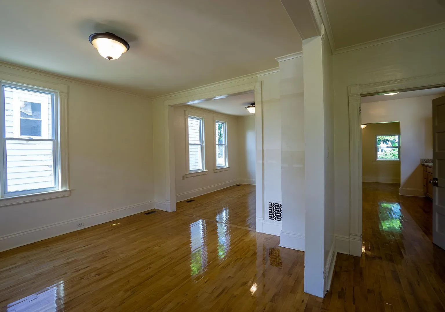 340 Roosevelt Ave - Available 7/1/27 - Single Family Home Near Barry Park — Photo 4