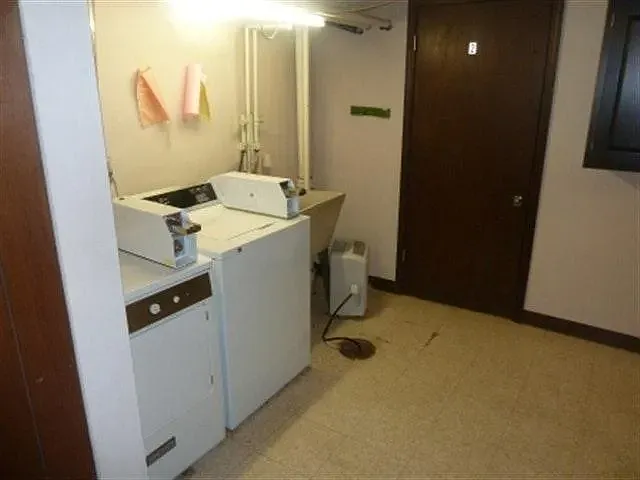 2158 Allen Blvd #4 — Photo 5