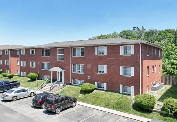 60 - ADDISON APARTMENTS