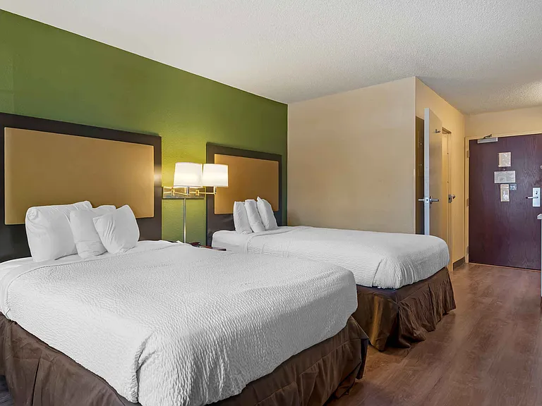 Studio Suite - 2 Full Beds