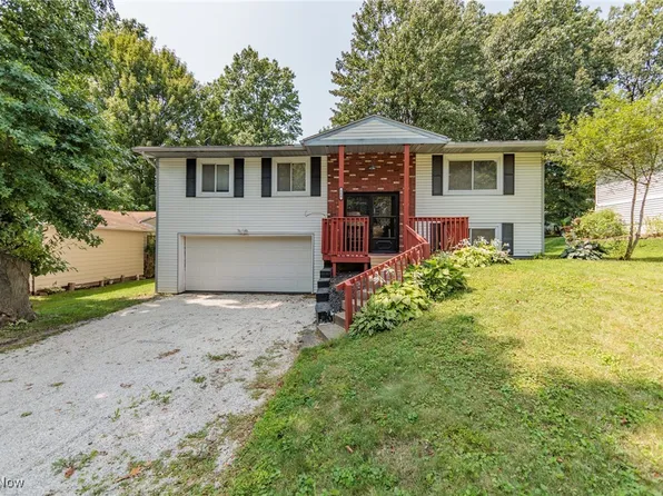 560 Narragansett Dr, Tallmadge, OH 44278