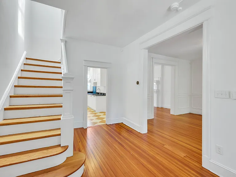 2611 11th St NW — Photo 8