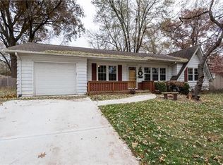 7619 Grandview Ln, Overland Park, KS 66204