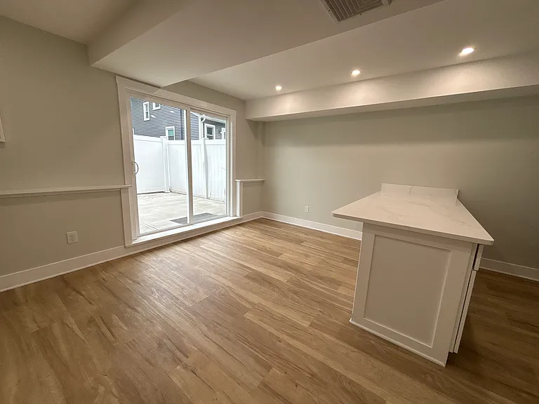 21 Prime Ave #1 — Photo 5
