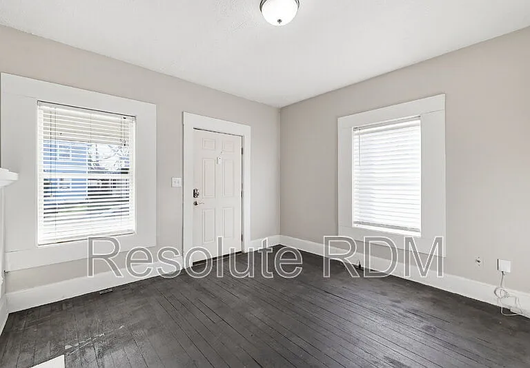 1622 Yandes St — Photo 5