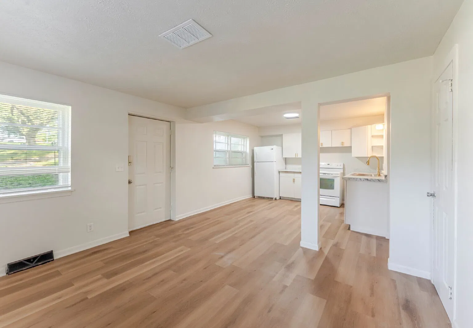 2 bed, 1.0 bath, 1450 sqft, $1,200 — Photo 4