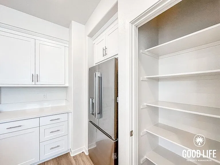 7006 Solara Way — Photo 8