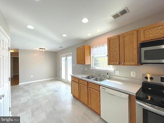 5th image of 813 Yardley Dr