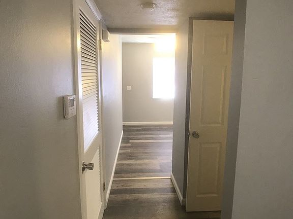 4th image of 241 Glenlake Dr APT C