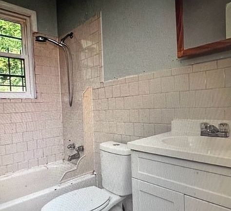 5th image of 1407 Milton St