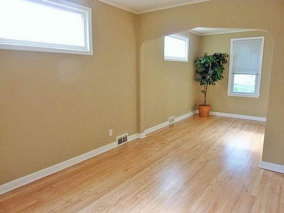 5th image of 1073 Walsh St