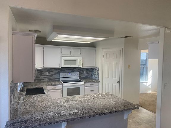 3rd image of 2046 E Muncie Ave