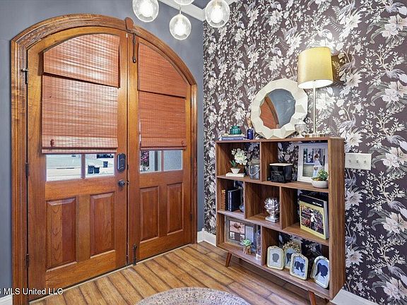 4th image of 137 Baileys Ridge Cir