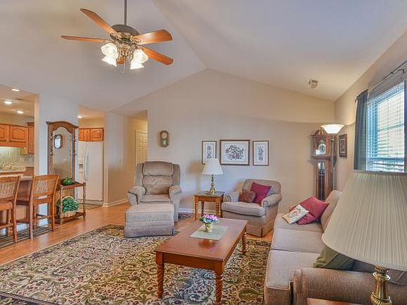3rd image of 1607 White Pine Ln
