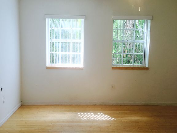 Bright Spacious Living Room