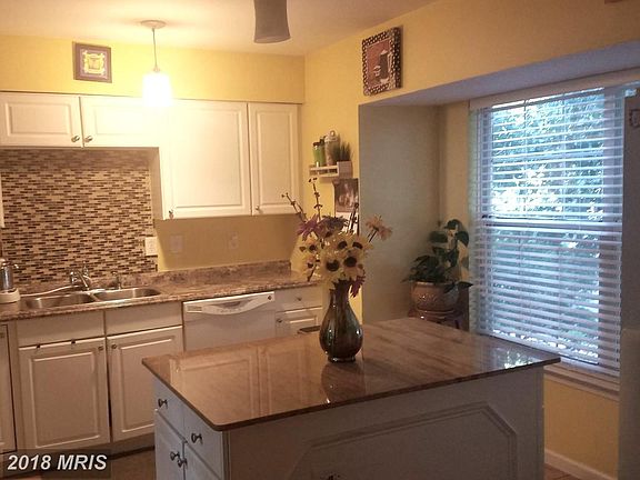 5th image of 210 Meadows Ln NE