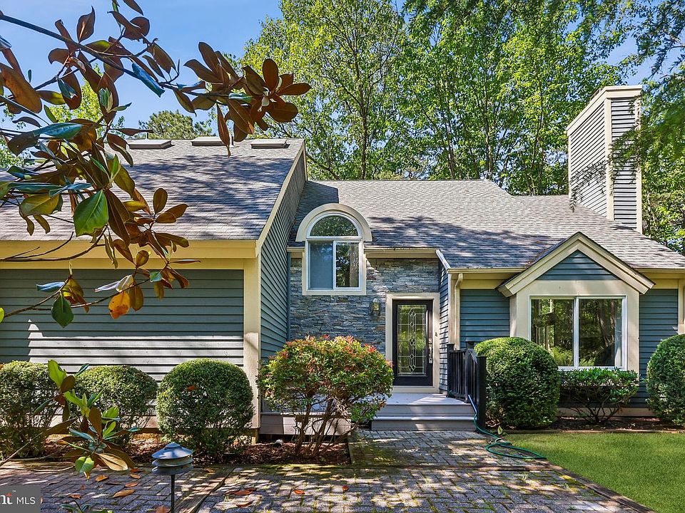1st image of 3 Pointe View Cir