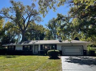 6301 Country Club Rd, Omaha, NE 68152