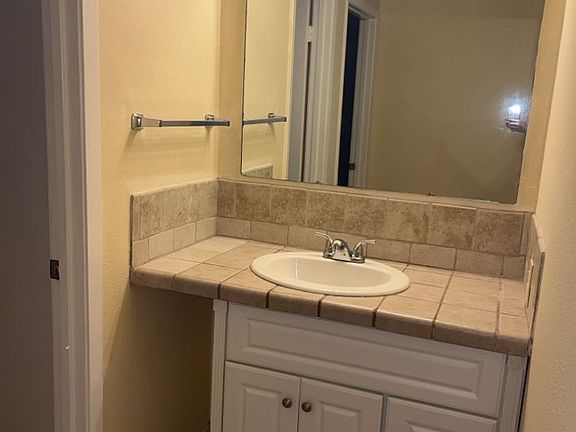 5th image of 1901 Pulliam St #18