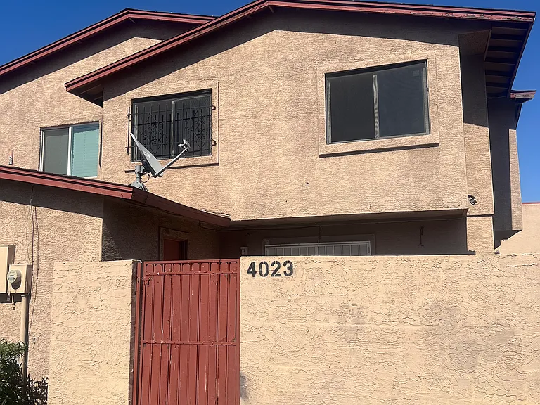 4023 W Reade Ave — Photo 1