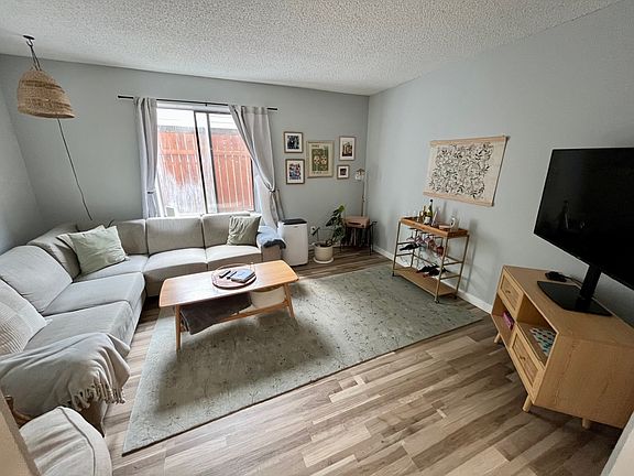 5th image of 809 Nob Hill Ave N #A