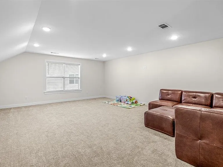 609 Yvonne Bend Dr — Photo 5