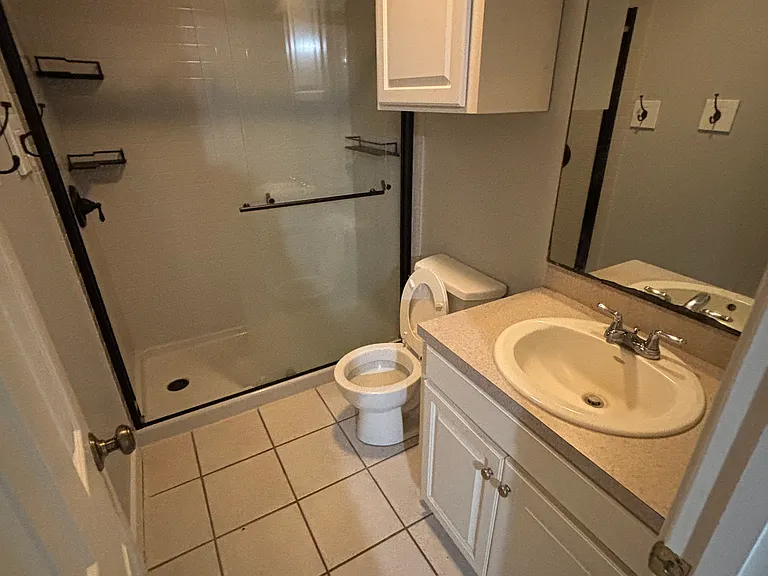 907 Arnold St — Photo 4