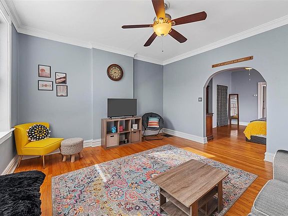 3rd image of 4959 Schollmeyer Ave