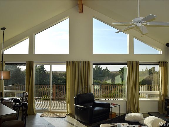 4th image of 519 Sand Dune Ave SW