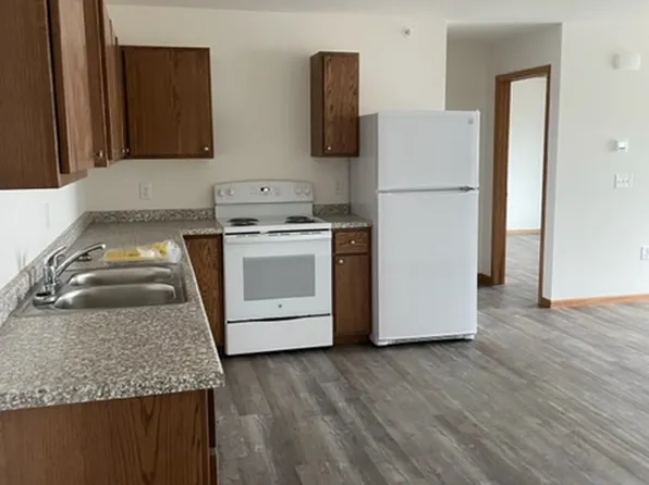 1450 Peterson Dr, Dodgeville, WI