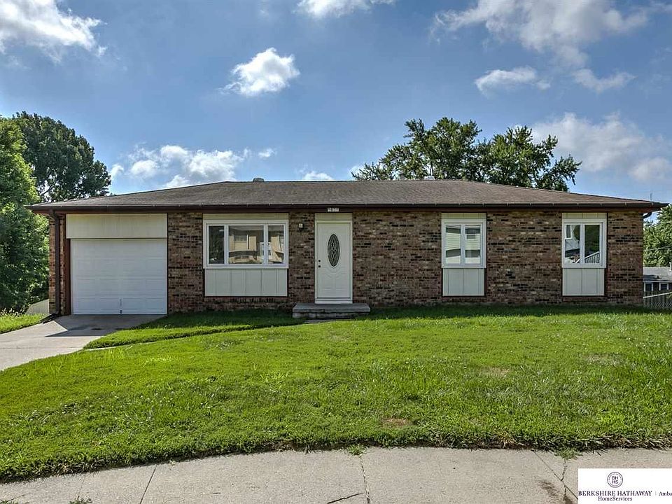1st image of 9605 Sherwood Cir