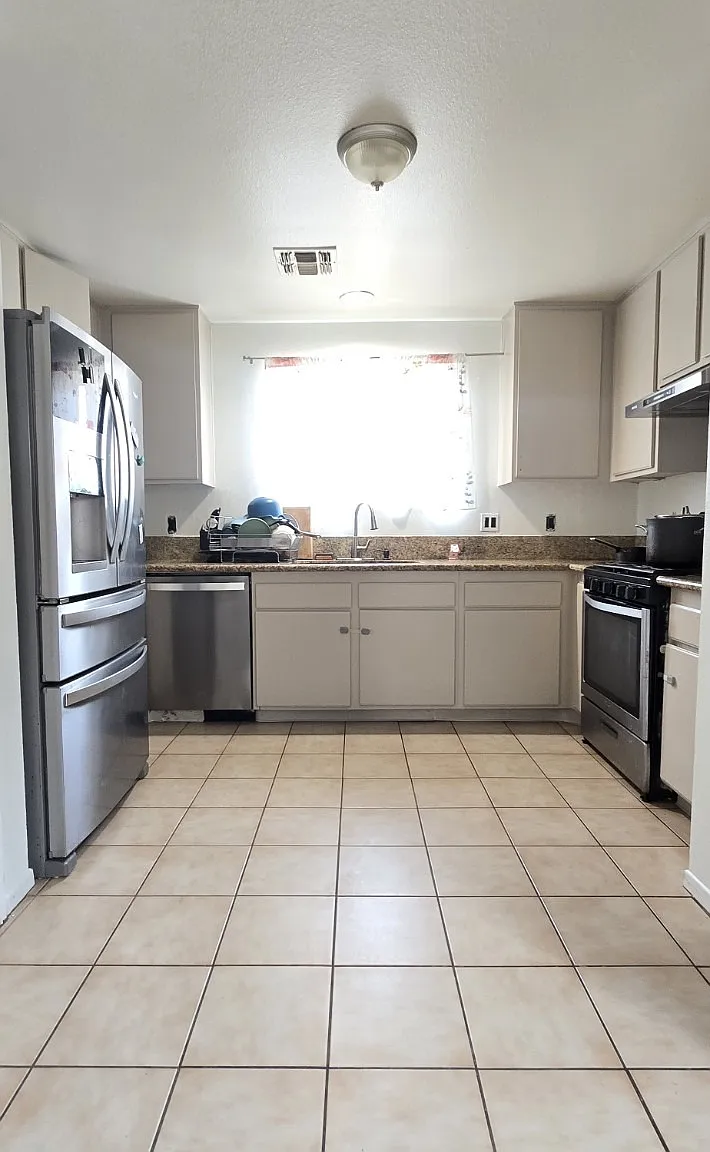 4 bed, 1303 sqft, $2,925 — Photo 4