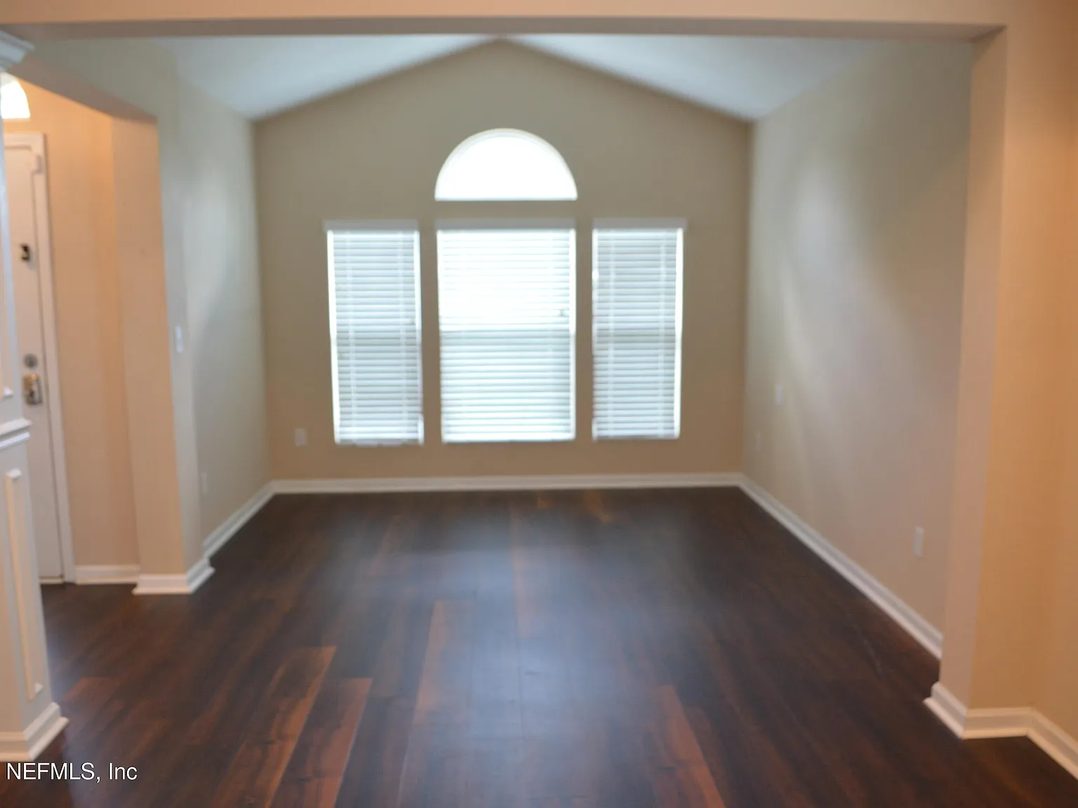 4 bed, 2.0 bath, 2191 sqft, $2,600 — Photo 4