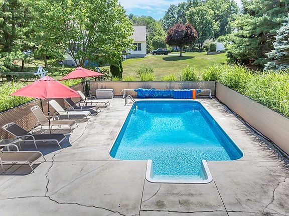 5th image of 3 Noanet Brook Ln