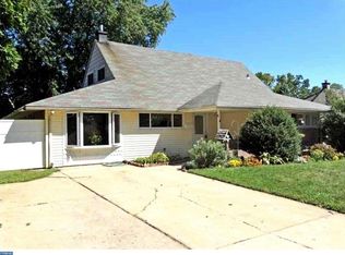 4 Downhill Rd, Levittown, PA 19056